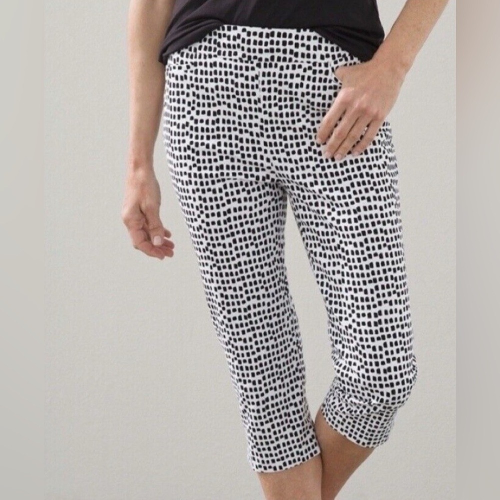 NWT Chico's Sz.0 (US 4) Brigitte‎ Square Dot Crops White Black Slimming Summer